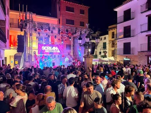 grupo musical en la plaza españa